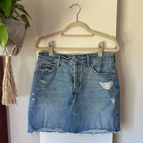 Old Navy denim skirt, “high-rise with secret smooth pockets“, size 8 - Picture 1 of 2